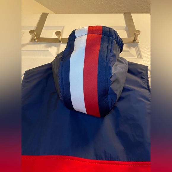 Tommy Vest - Picture 5 of 7